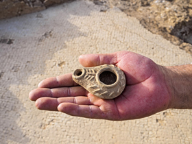 Oil lamp found in the excavation